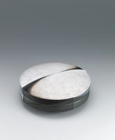 線刻文陶筥「明」