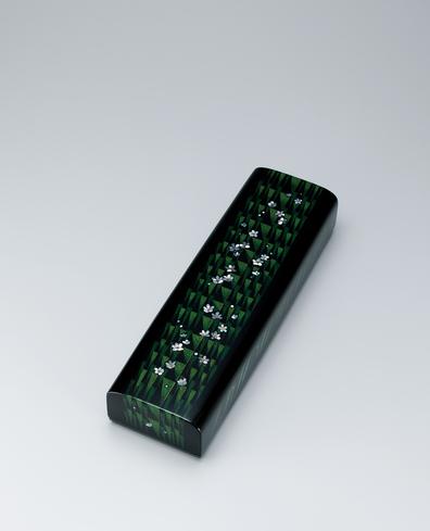 井上 みゆき作 乾漆蒟醬螺鈿長箱 清流 の詳細情報 販売 日本の伝統工芸品 ギャラリージャパン