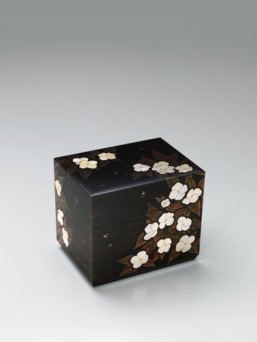 割貝蒔絵飾箱「白山吹」