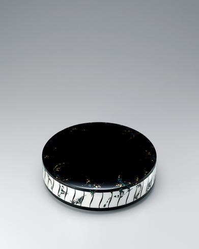 金胎螺鈿蒔絵漆箱「花音色」