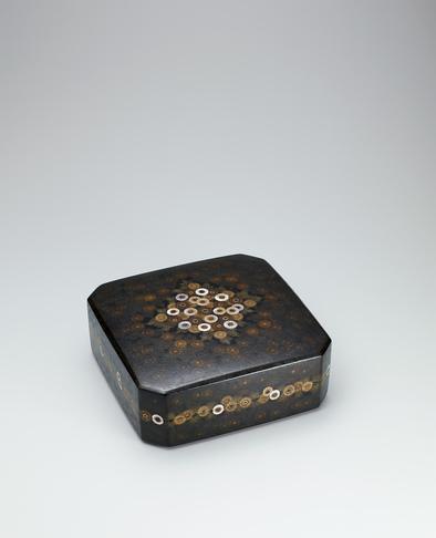 乾漆切絵箱「菊灯」