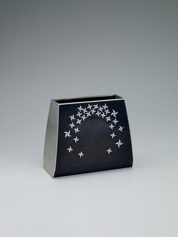 黒味銅銀接合せ象嵌花器「回想」