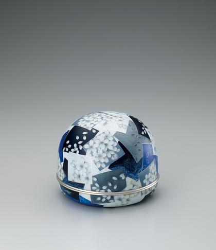 有線七宝蓋物「花舞い」