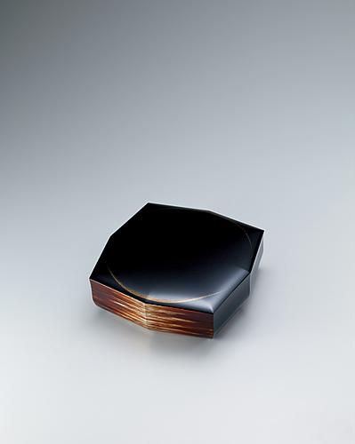 乾漆螺鈿蒔絵合子「金波銀波」