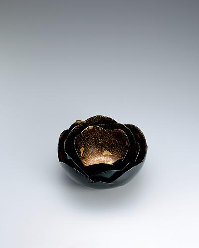 乾漆組鉢「咲きはじめた花蓮」