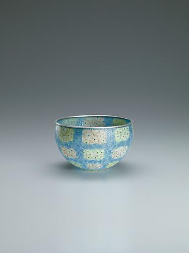 省胎七宝鉢「雨中の花」
