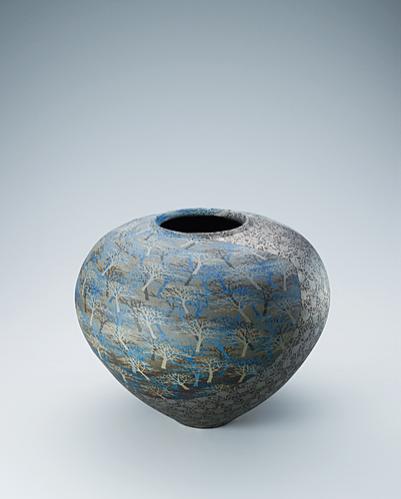 象嵌白金彩樹林文壺
