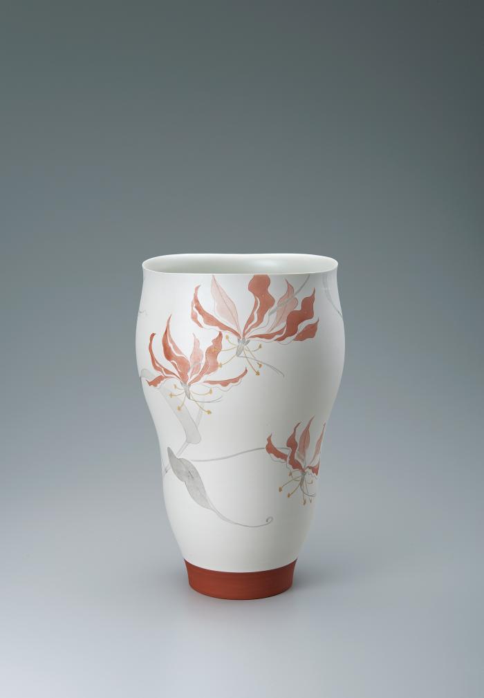 赤絵墨彩グロリオサ文花器