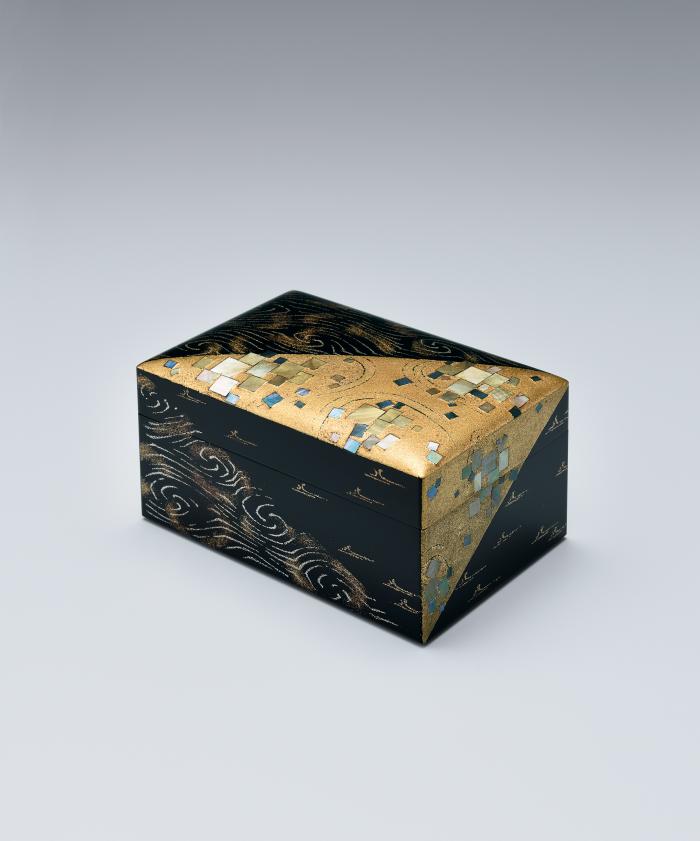 蒔絵片身替箱「汐合」