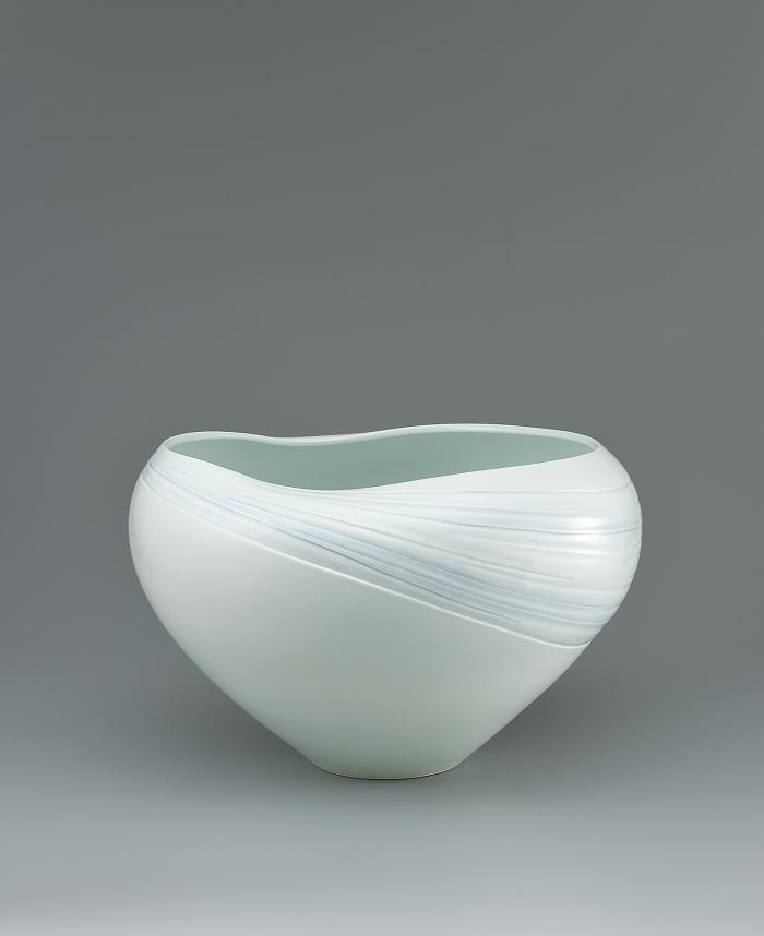 青白磁花器「爽流２０１８」