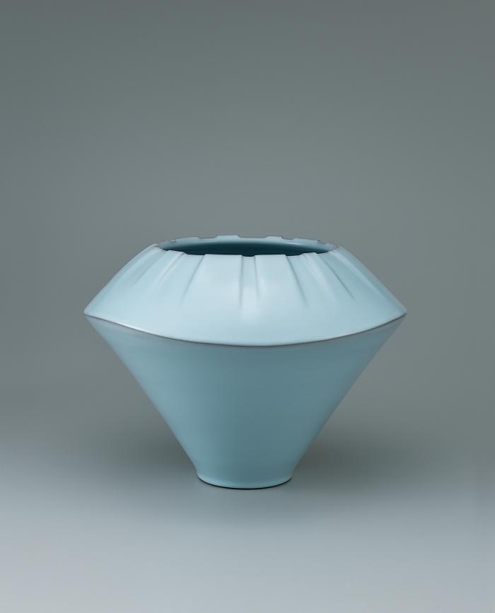 青瓷壺「水天彷彿」