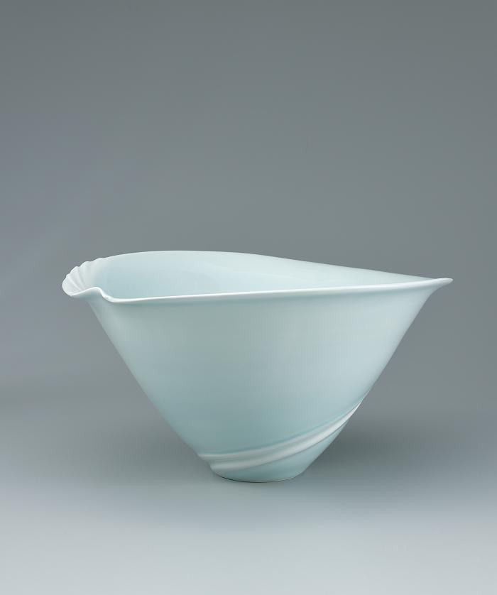 青白磁潮流線文鉢