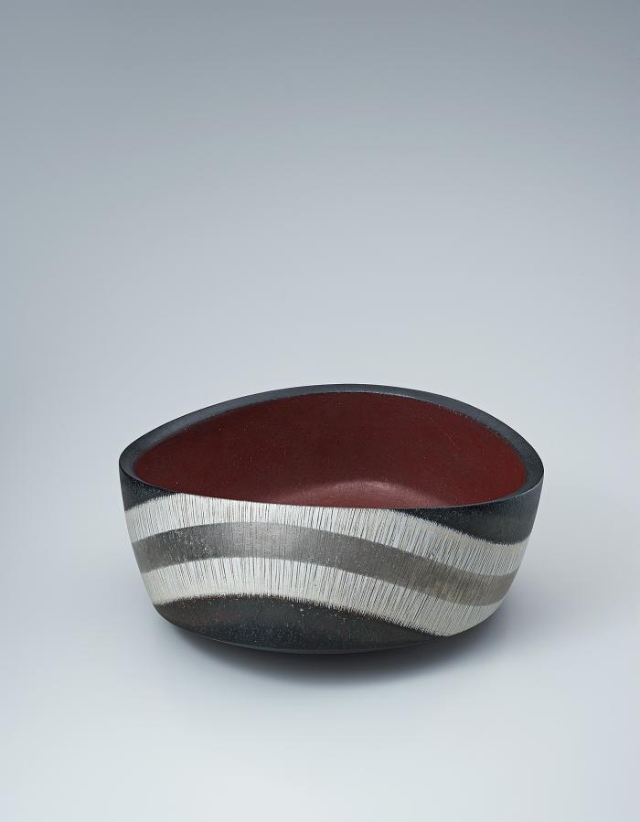 白金彩光帯文鉢