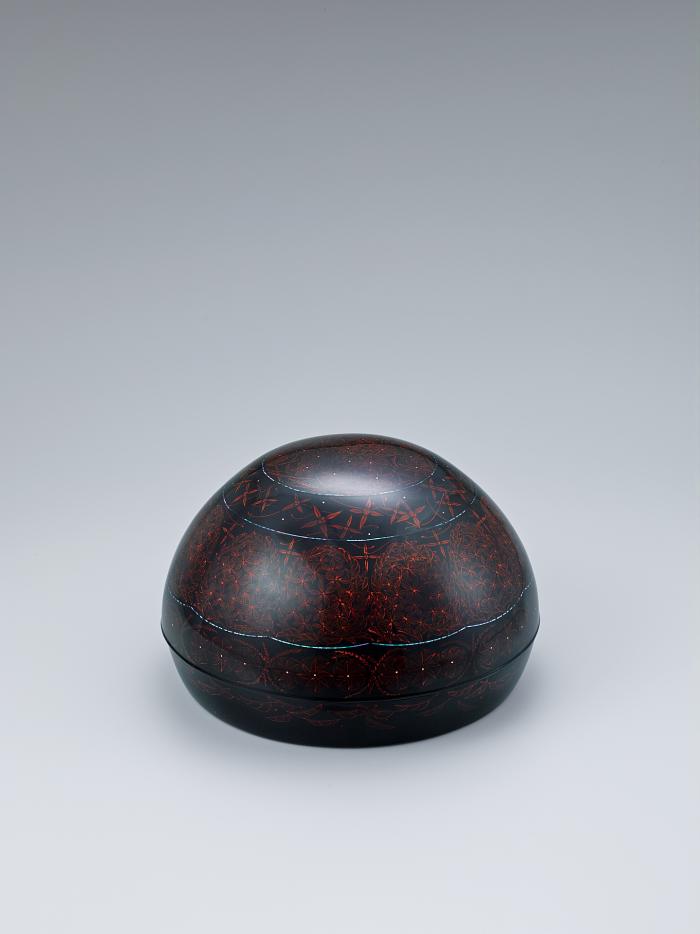 乾漆描蒟醬蓋物「光と風と共に」