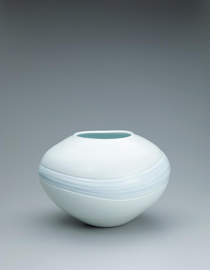 青白磁花器「爽流2019」