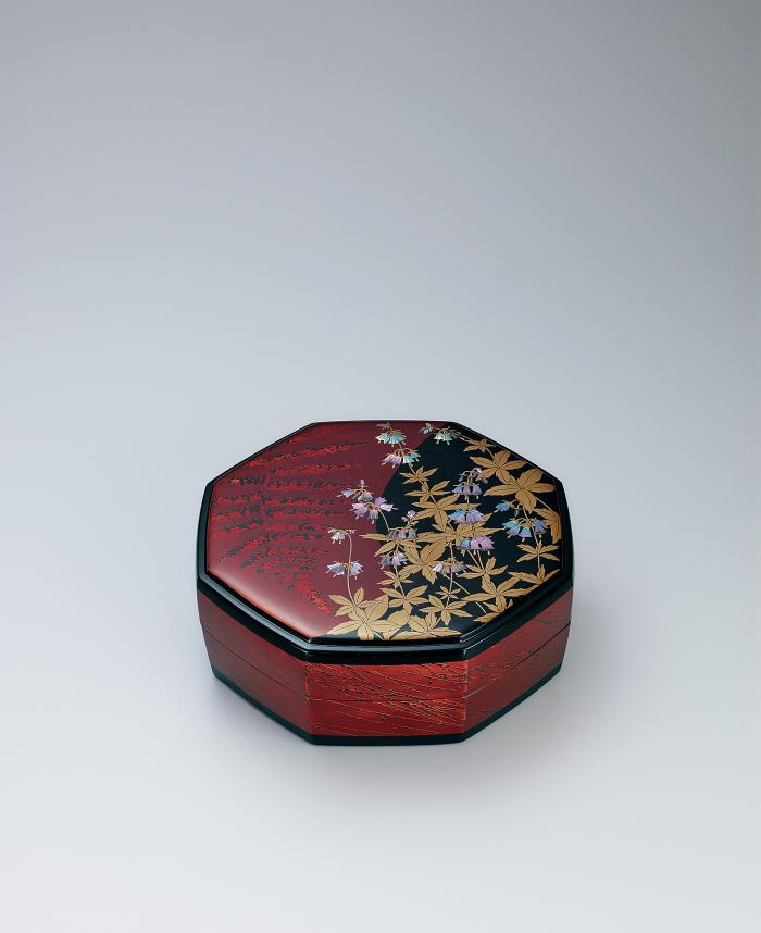 変塗蒔絵螺鈿箱「ハクサンシャジン」