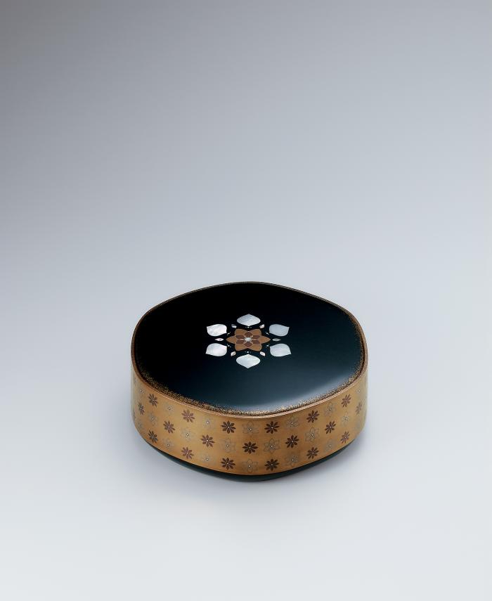 万華鏡螺鈿蒔絵六角箱