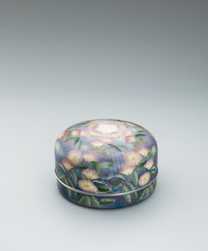 銀箔平脱有線七宝合子「象潟の雨」