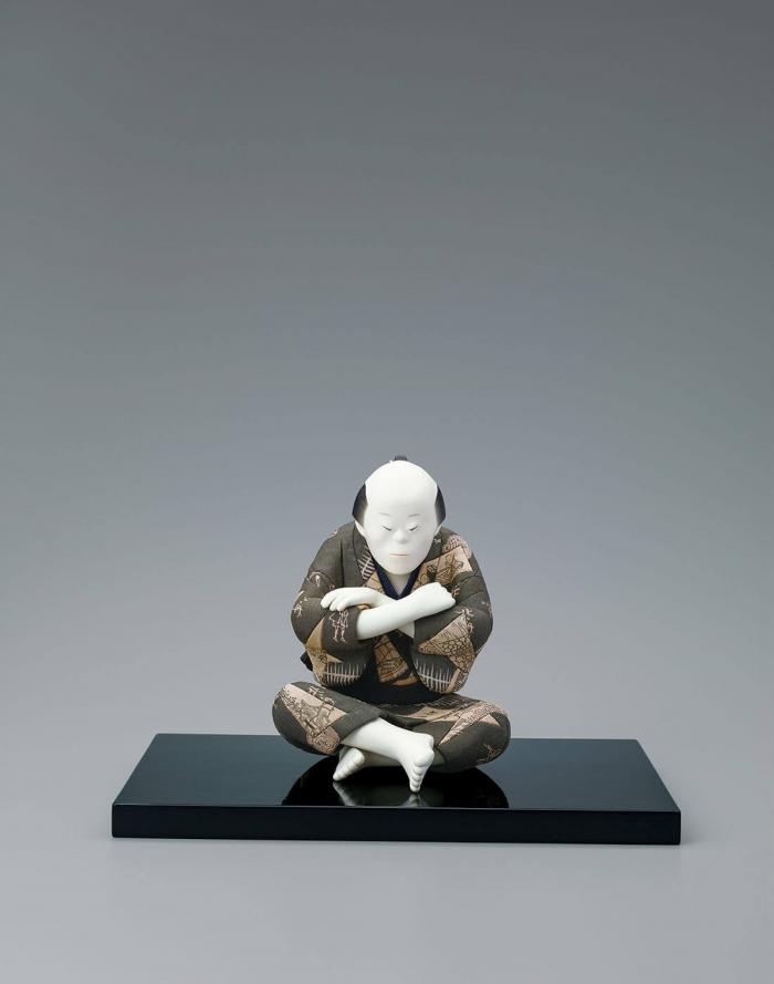 木芯桐塑木目込「腕を組めども」