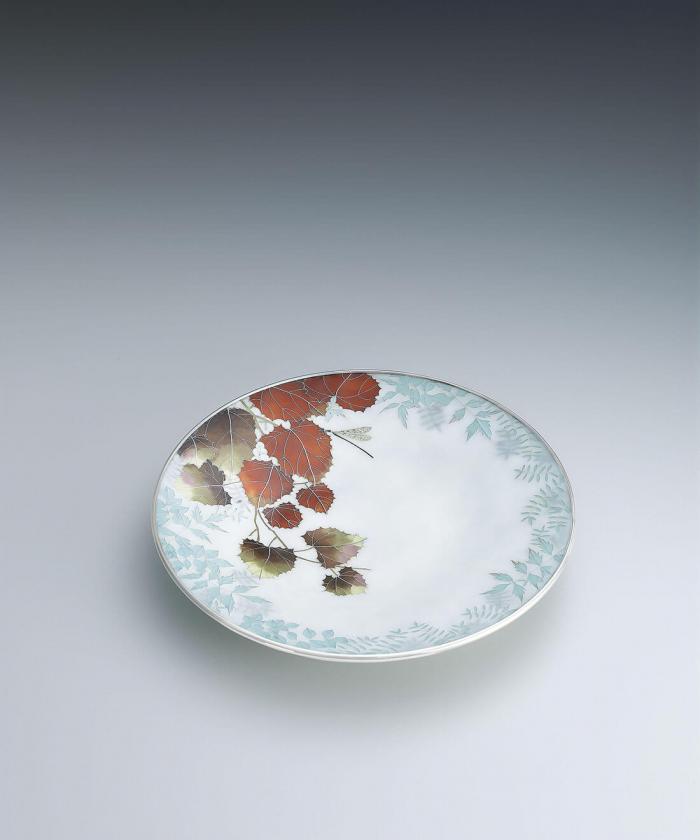 有線七宝草花糸蜻蛉文飾皿「朝靄の中に」