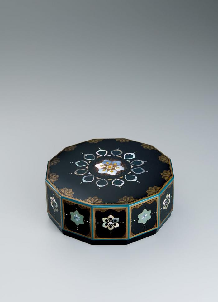 螺鈿蒔絵十二角箱