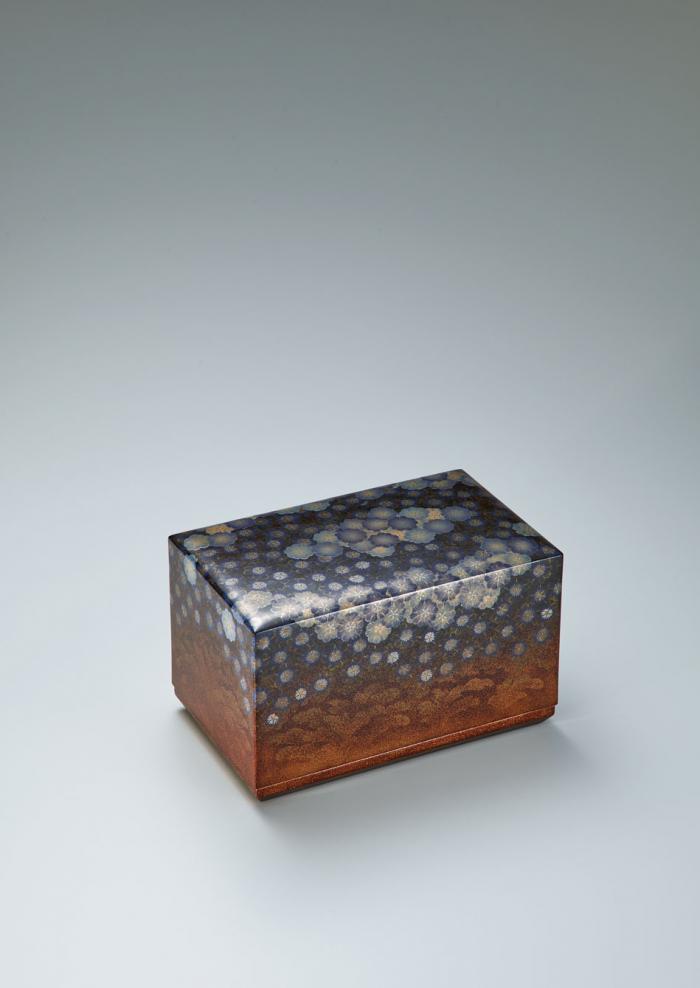 蒔絵箱「瑠璃唐草」