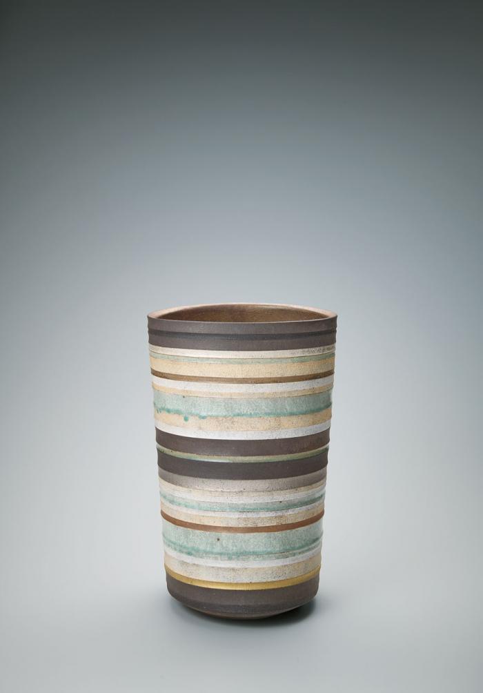 灰釉線刻文花器