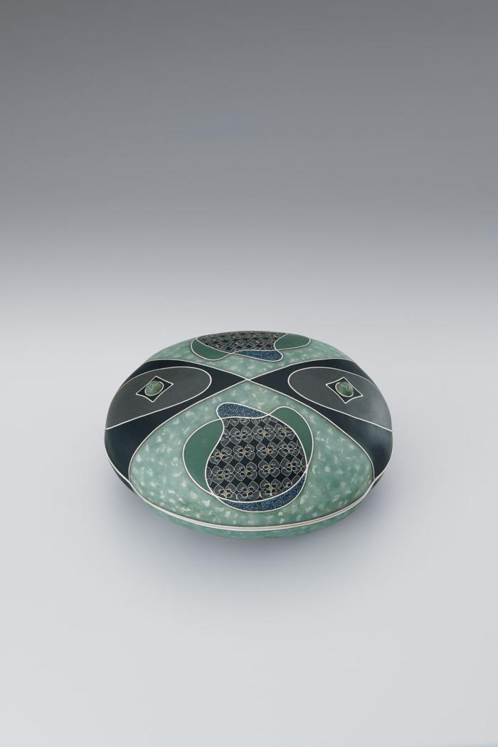 鑞付有線七宝蓋物「水光華」
