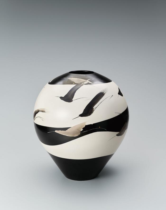 黒描壺「群舞ノ図」