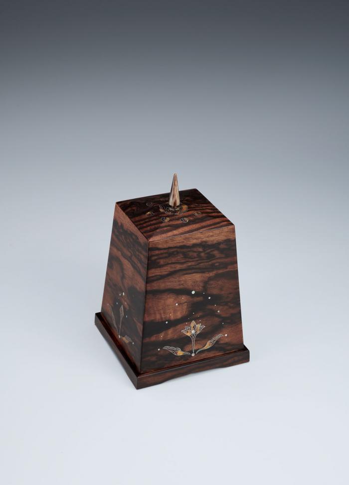 黒柿華文象嵌箱「遙岑」