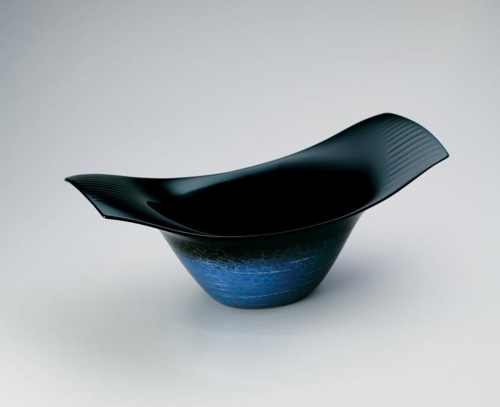 蒟醬彫漆鉢「静寂」