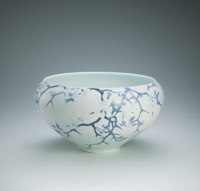 染付彫鉢「枳殻」