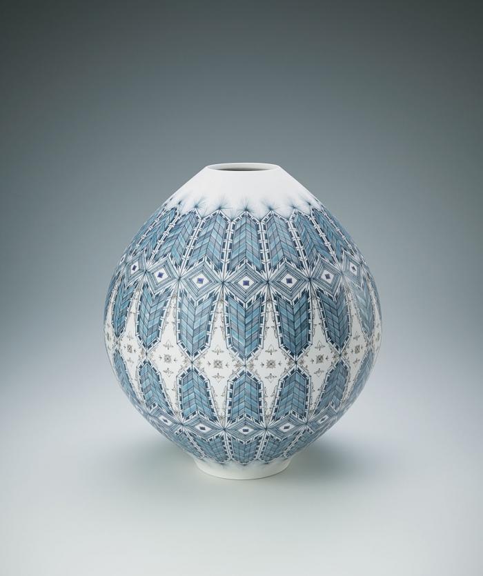 焼締色絵染付優細描花器