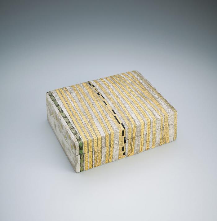金銀彩四角陶筥