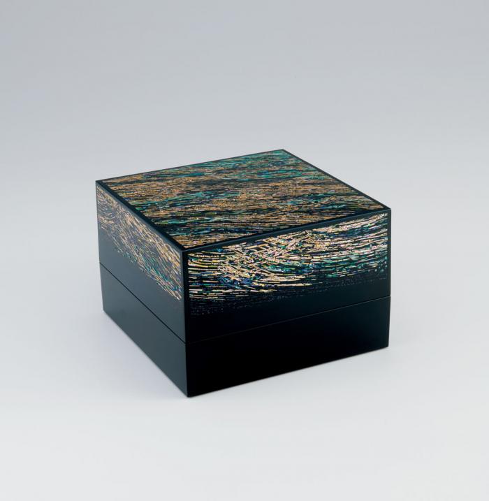 螺鈿堆錦箱「渚の風景」