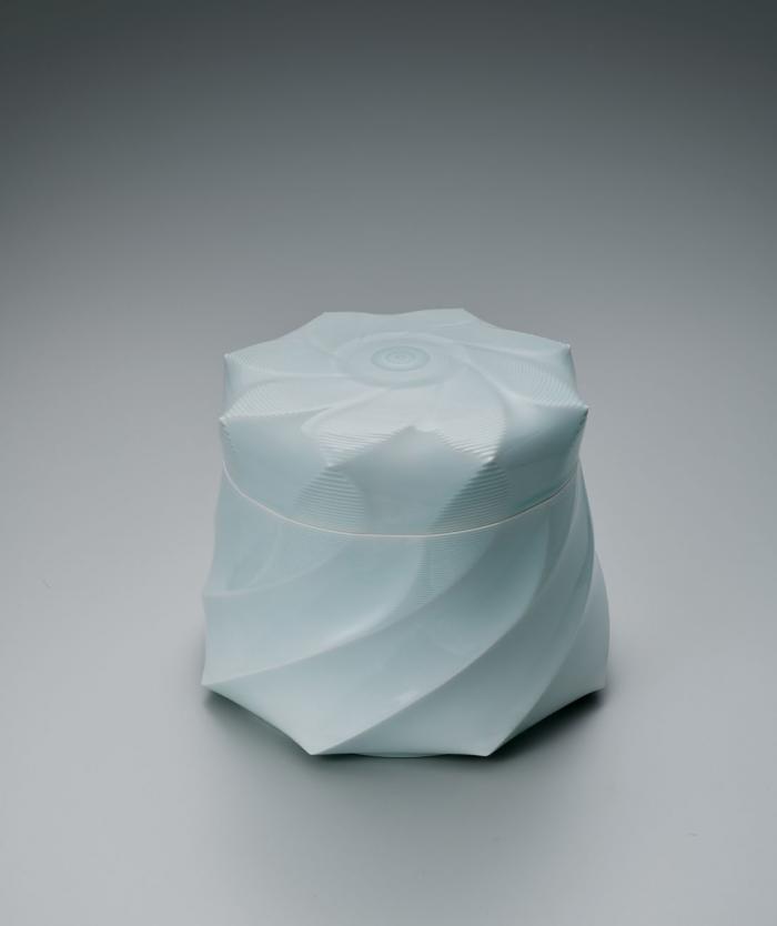 白磁水氷文蓋器
