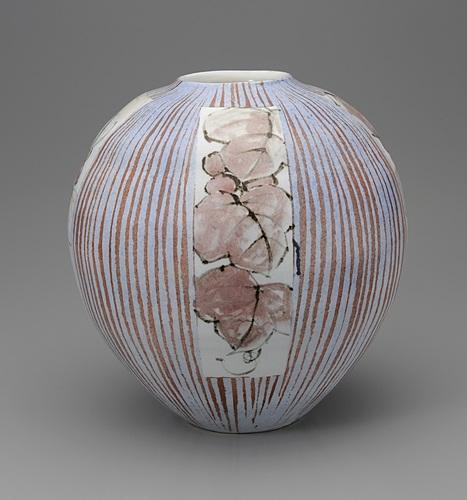 鉄絵銅彩葡萄文壷