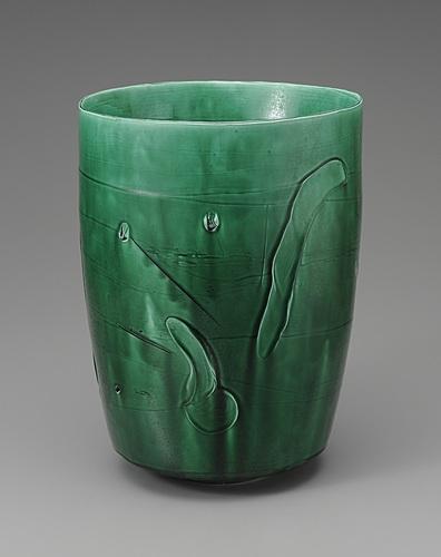緑釉泥刻波文花器