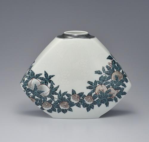 色絵雪花墨色墨はじき果実文花瓶