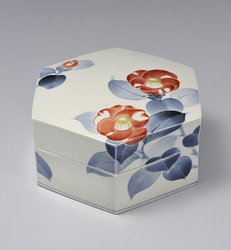 染付赤絵椿文六角陶筥