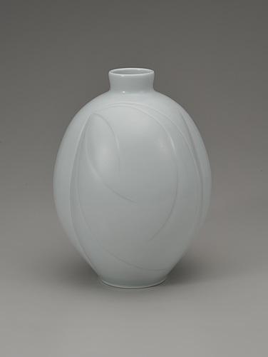 青白磁刻文花器
