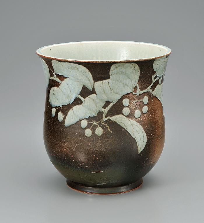 鉄躍山帰来文花器
