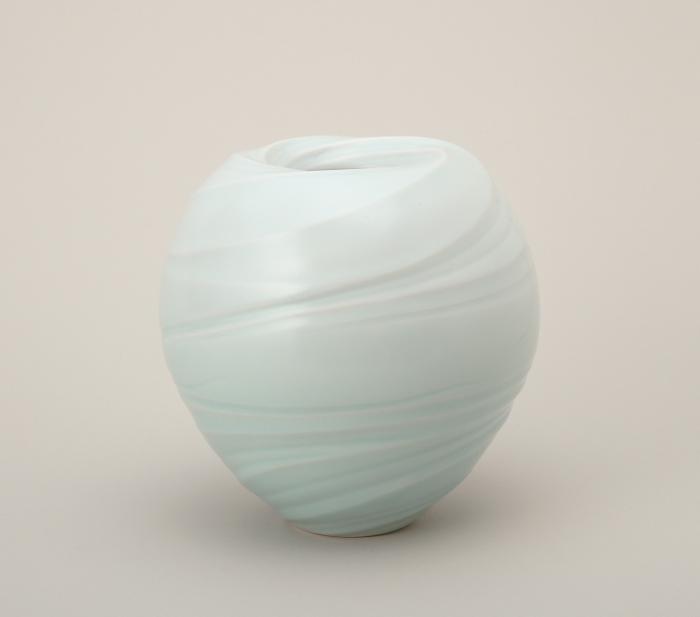 青白磁潮流文壷
