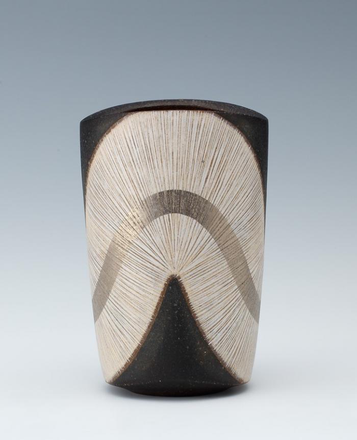 白金彩線刻文花器