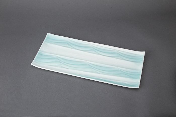 青白磁板皿「潮騒」