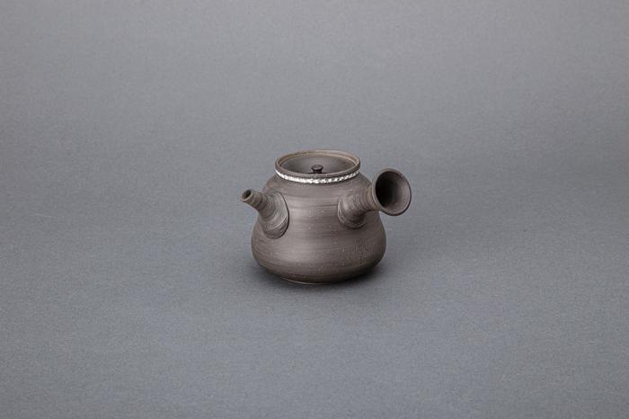梨皮黒象嵌茶注
