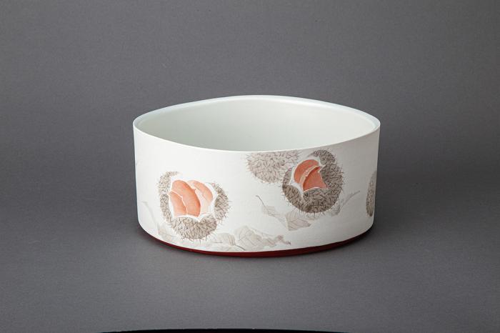 赤絵墨彩栗文鉢