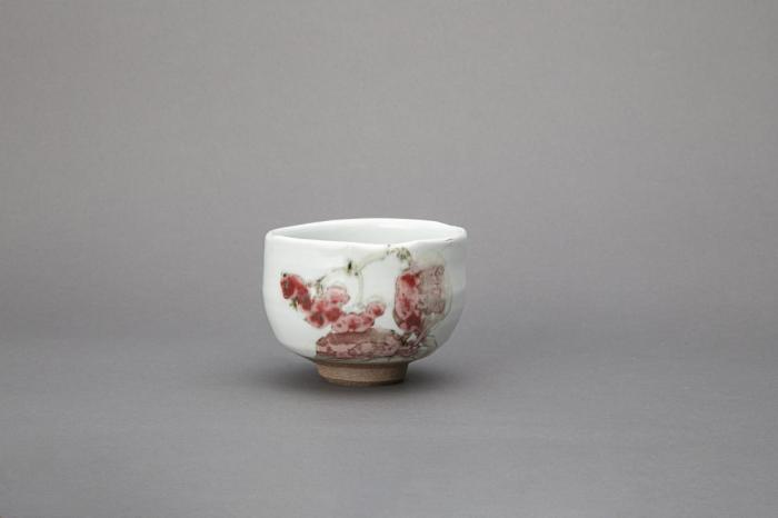鉄絵銅彩秋海棠文茶盌