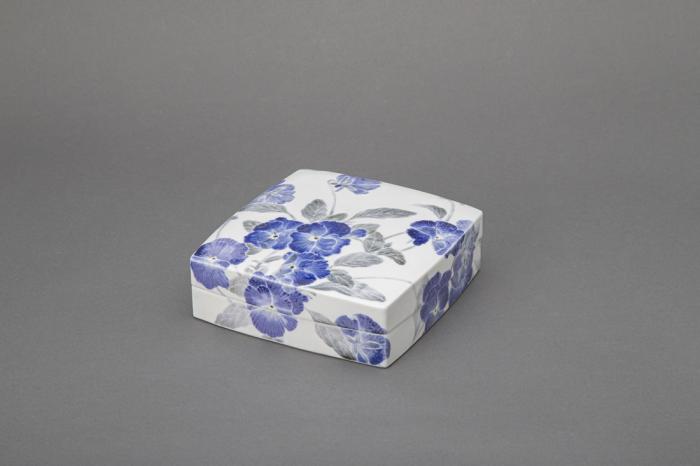 呉須絵花文蓋物