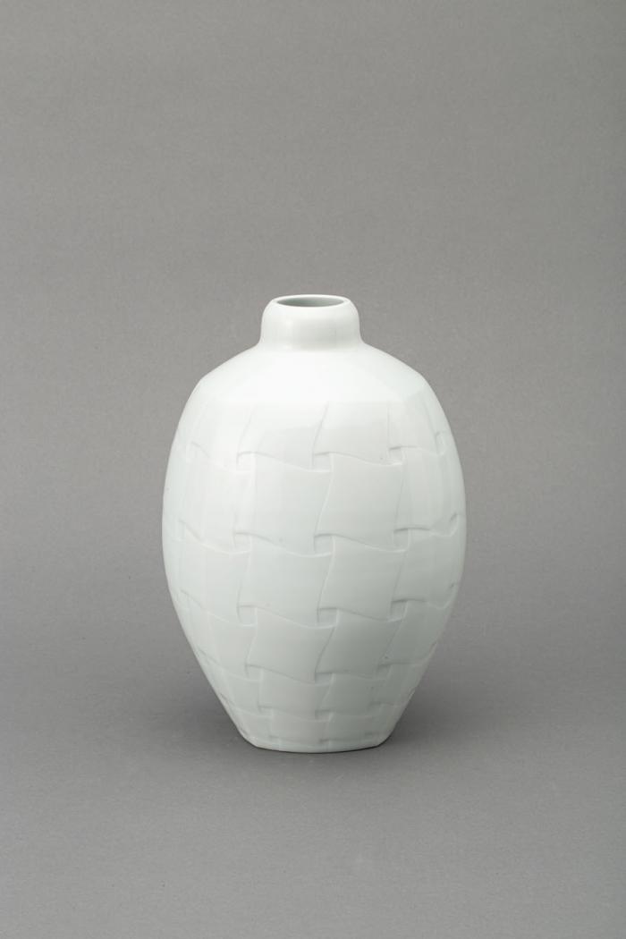 青白磁遊び網代文花器